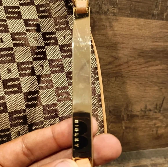 SOLD OUT 🎖🎖🎖🎖Sisley Paris Sling Bag - Picture 2 of 8